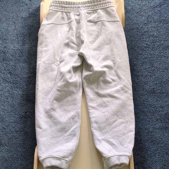 Lululemon Loungeful High-Rise Cropped Jogger- 2 Heathered Core Ultra Light Grey - Picture 3 of 6